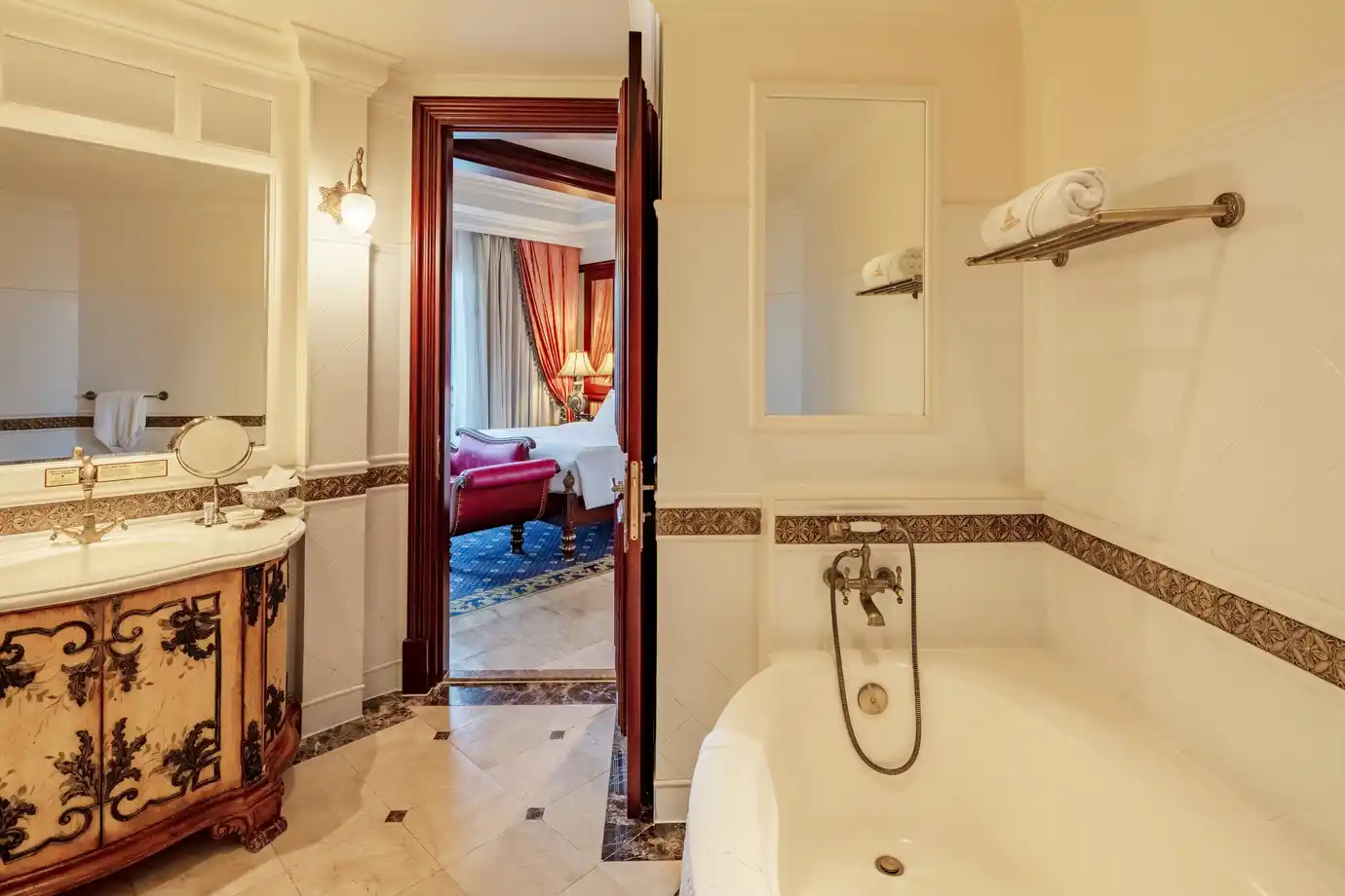 Heritage Deluxe King Hồ Bơi Hoặc Vườn