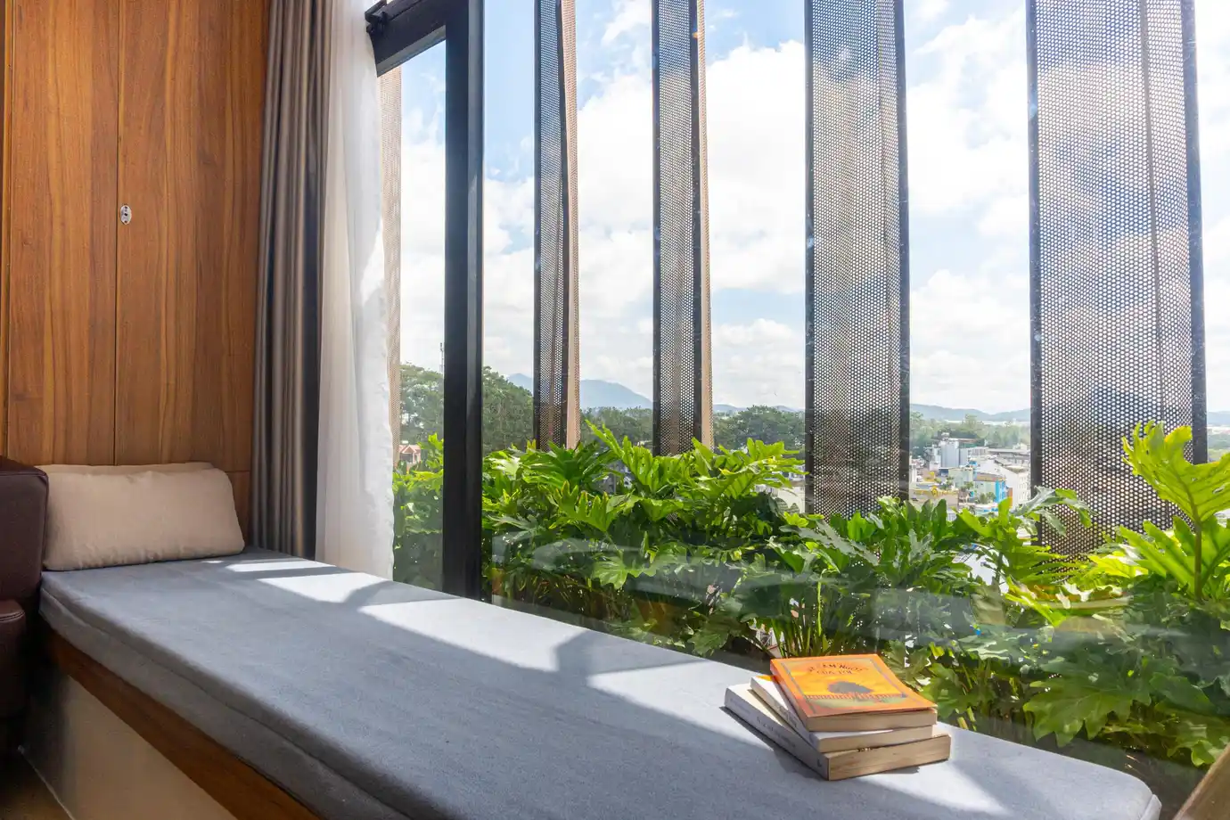 Suite Signature Với Cảnh Thành Phố Và Hồ Quang Cảnh Thành Phố